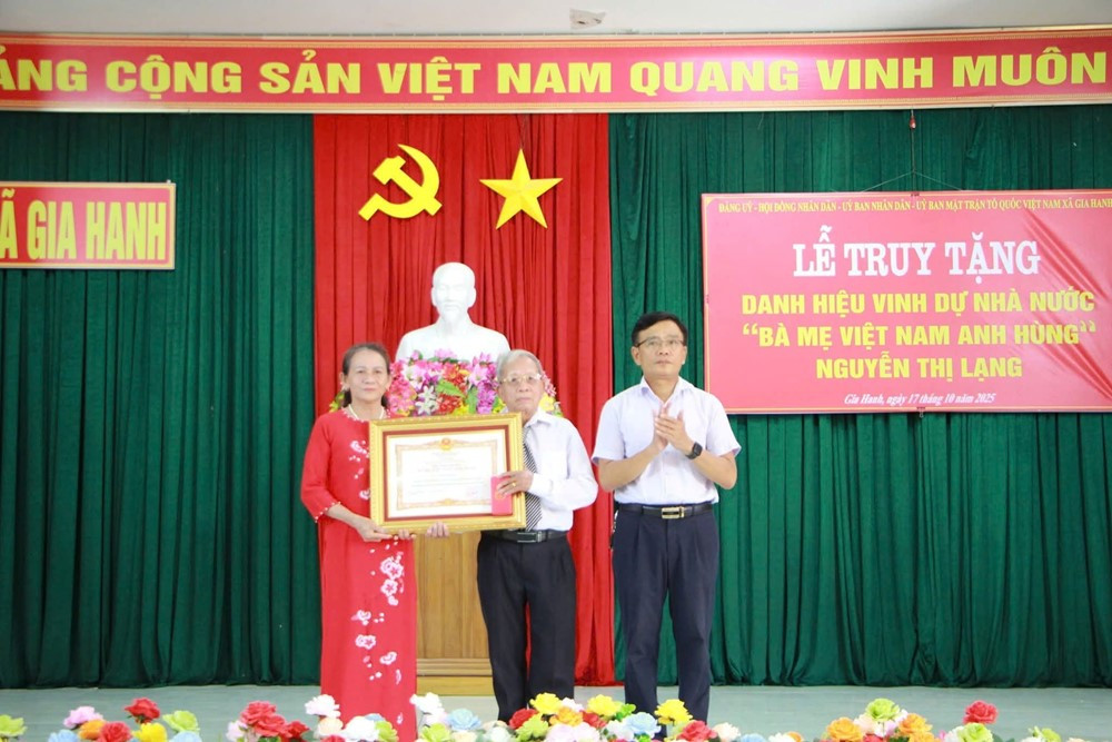Mẹ Nguyễn Thị Lạng được truy tặng danh hiệu “Bà mẹ Việt Nam anh hùng” - ảnh 1