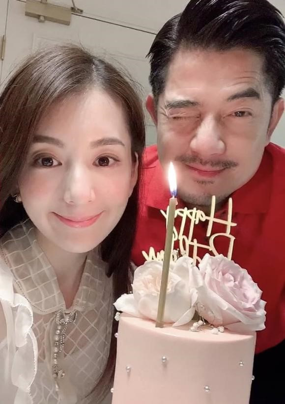 Một nam diễn viên nổi tiếng vừa lên chức bố ở tuổi 60 - ảnh 2