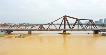 Lũ sông Hồng ở Hà Nội lên trên báo động 1