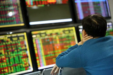 Ngân hàng kéo VN-Index vượt 1.670 điểm: Hai mã hot giảm sàn, dư bán gần 30 triệu cổ phiếu