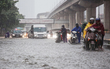 Những việc nên làm sau khi lội nước để phòng tránh bệnh ngoài da