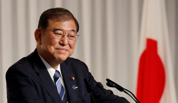 Thủ tướng Nhật Bản được trao giải chính trị gia đeo kính đẹp nhất