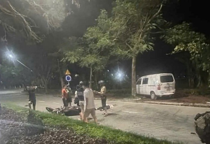 Vướng dây cáp quang rơi xuống đường, nguyên Chủ tịch xã tử vong - ảnh 1