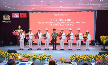 Bộ Công an phong cấp bậc hàm cho 8 lãnh đạo MobiFone