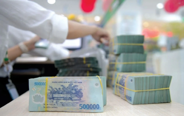 Lý do người dân đổ xô gửi tiền ngân hàng