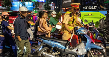 Nhiều tài xế vi phạm nồng độ cồn với lý do 'liên hoan 20/10'
