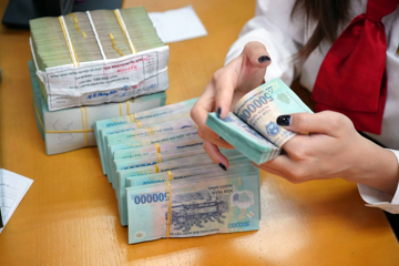 Tiền gửi dân cư đạt kỷ lục gần 7,75 triệu tỷ đồng, cao nhất 5 năm qua