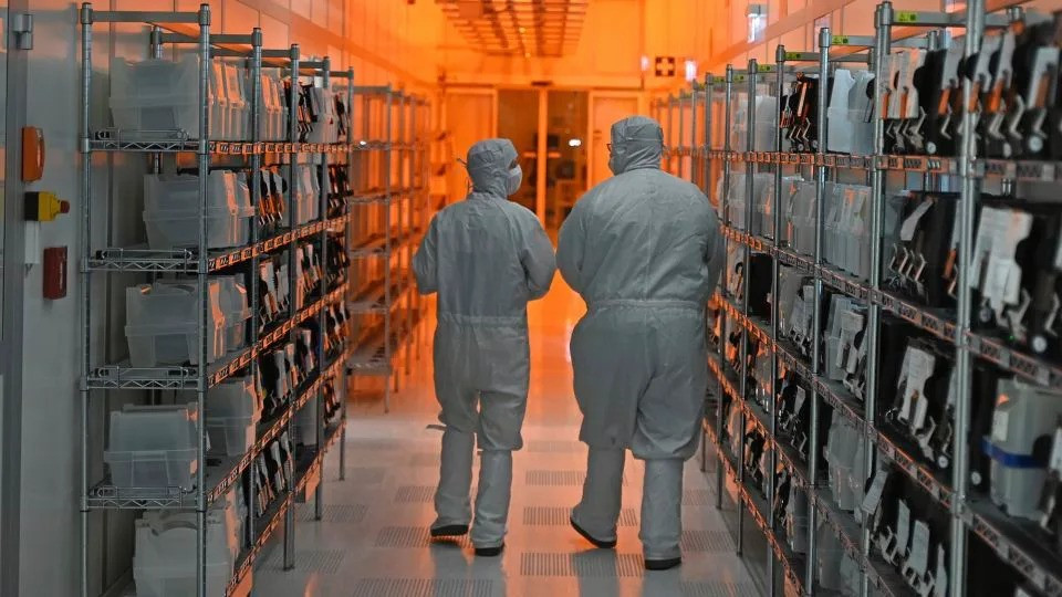 Công ty chip vô danh trở thành nạn nhân của thương chiến, có thể khiến ngành ô tô toàn cầu tê liệt - ảnh 1