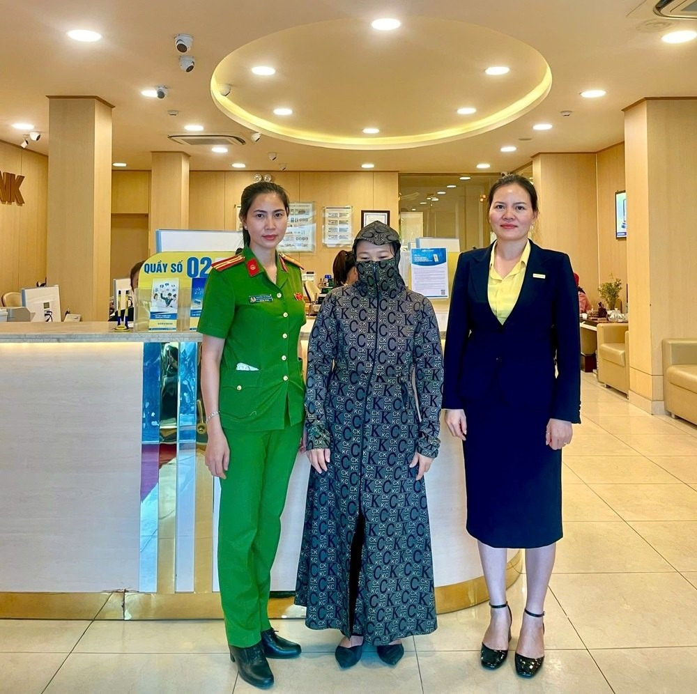 Bà N. quen 'chủ tịch tập đoàn' qua Zalo, đến Ngân hàng Nam Á chuyển khoản 300 triệu thì bị công an mời làm việc - ảnh 1