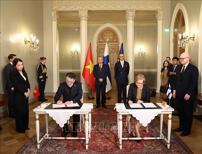 Tổng Bí thư Tô Lâm và Tổng thống Phần Lan chứng kiến Lễ ký kết các văn kiện hợp tác- Ảnh 2. Tổng Bí thư Tô Lâm và Tổng thống Phần Lan chứng kiến Lễ ký kết các văn kiện hợp tác- Ảnh 2.