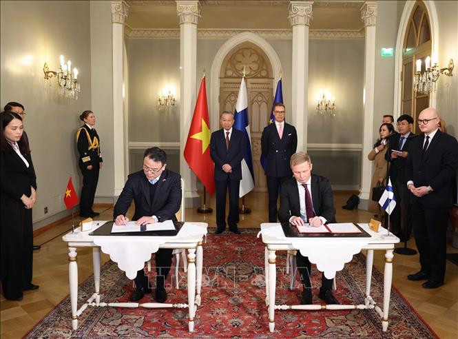 Tổng Bí thư Tô Lâm và Tổng thống Phần Lan chứng kiến Lễ ký kết các văn kiện hợp tác- Ảnh 3. Tổng Bí thư Tô Lâm và Tổng thống Phần Lan chứng kiến Lễ ký kết các văn kiện hợp tác- Ảnh 3.