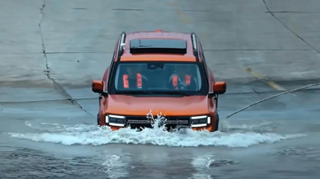 Mẫu SUV của Trung Quốc gây sốt khi dễ dàng lội qua hơn 1km sông sâu nước chảy xiết, lập tức nhận hơn 10.000 đơn đặt hàng trước