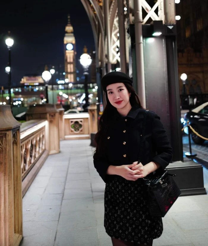 'Hoa hậu nghèo nhất Việt Nam' từng diện đồ gần 2 tỷ ra phố, nay khiến dân tình ngỡ ngàng vì điều này - ảnh 1