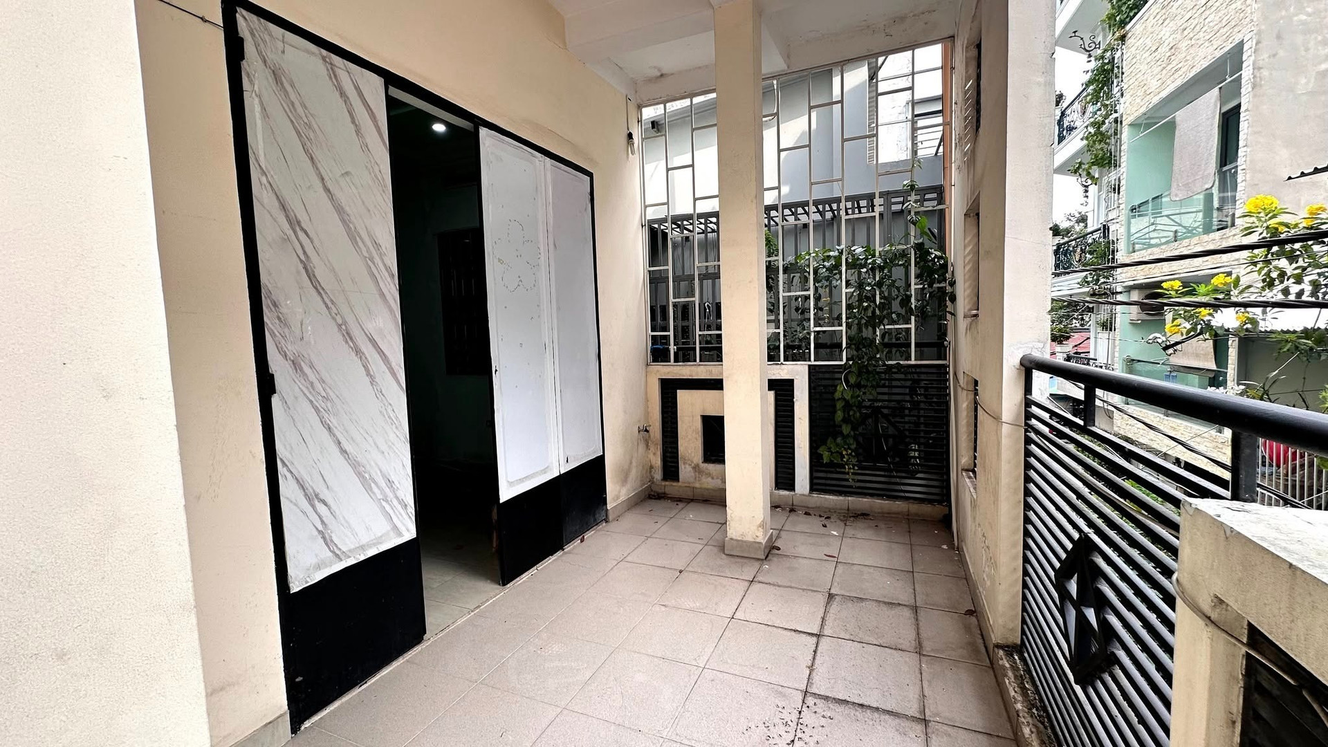 Căn nhà giữa lòng TP. HCM 'lột xác' choáng ngợp: Phong cách sang trọng, tầng thượng trở thành văn phòng xanh- Ảnh 18. Căn nhà giữa lòng TP. HCM 'lột xác' choáng ngợp: Phong cách sang trọng, tầng thượng trở thành văn phòng xanh- Ảnh 18.