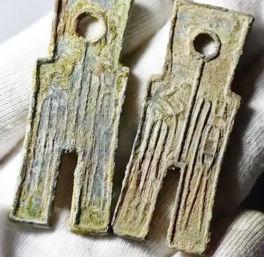 Bất ngờ phát hiện ‘ngân hàng dưới lòng đất’ chứa gần 500kg tiền cổ, ước tính trị giá gần 370 tỷ đồng - ảnh 3