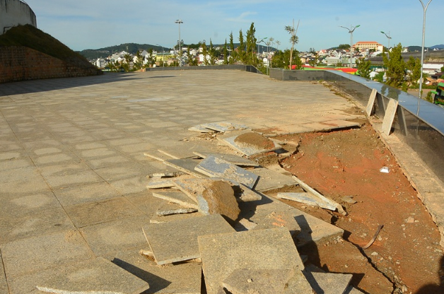 Sân vận động 20.000 chỗ ngồi đẹp nhất Tây Nguyên xuống cấp nghiêm trọng- Ảnh 2.