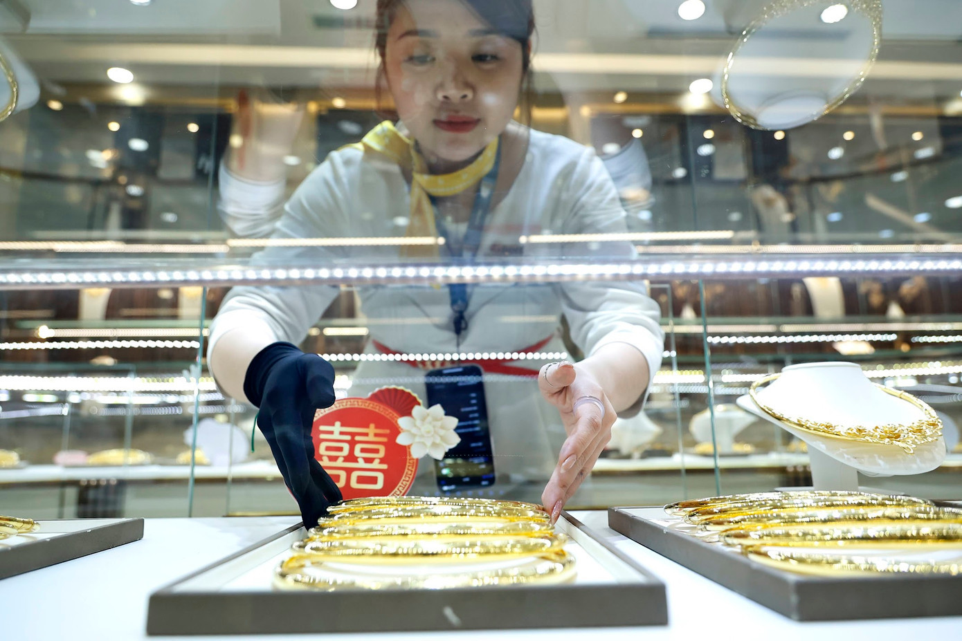 Giá vàng trong nước giảm nhưng vẫn ở mức cao. VV1.jpeg