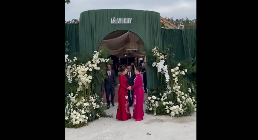 Vì sao vợ Chủ tịch Tập đoàn Sơn Hải không trực tiếp vào nhà Hoa hậu Đỗ Thị Hà đón dâu? - ảnh 4