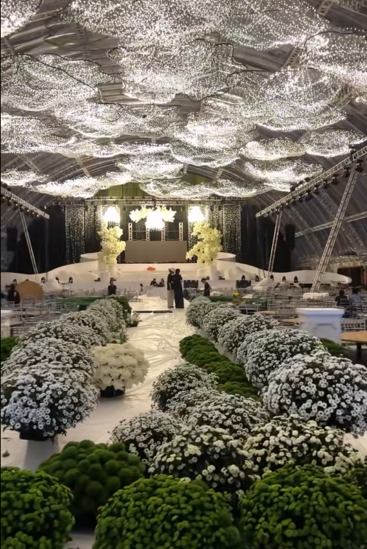 'Đám cưới hào môn' của Hoa hậu Đỗ Thị Hà: Dàn siêu xe tiền tỷ, làm lễ cưới lớn bậc nhất Quảng Trị - ảnh 4