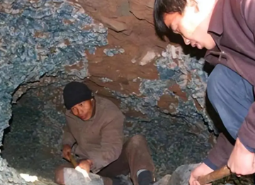 Bất ngờ phát hiện ‘ngân hàng dưới lòng đất’ chứa gần 500kg tiền cổ, ước tính trị giá gần 370 tỷ đồng