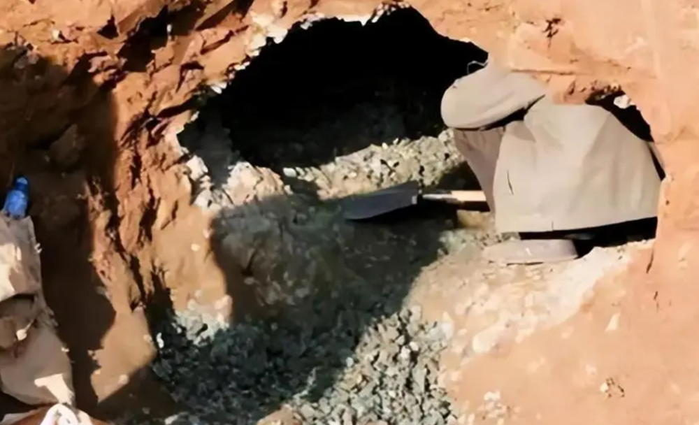 Bất ngờ phát hiện ‘ngân hàng dưới lòng đất’ chứa gần 500kg tiền cổ, ước tính trị giá gần 370 tỷ đồng - ảnh 5