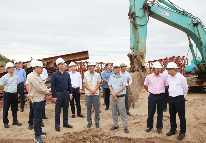 Cây cầu đầu tiên vượt sông Thái Bình, kết nối Bắc Ninh - Hải Phòng bị chậm tiến độ- Ảnh 2.