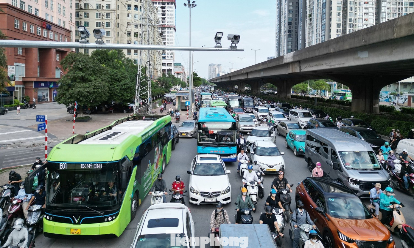 Ùn tắc giao thông trên đường Vành đai 3 Hà Nội. tp-1-1-2972.jpg