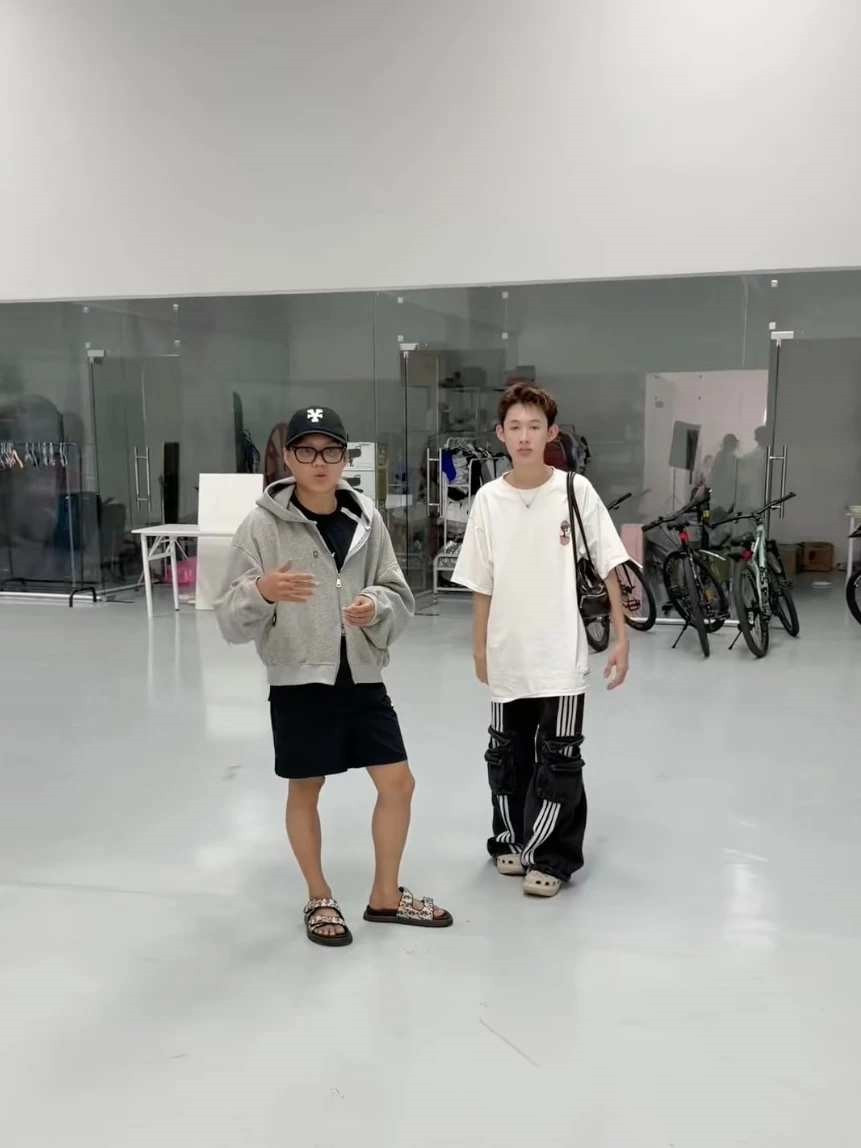 Tài sản của Phạm Thoại trước khi phải rao bán xưởng live 1.000m2: Giám đốc công ty đa ngành, thu về hơn 50 tỷ trong một phiên live - ảnh 1