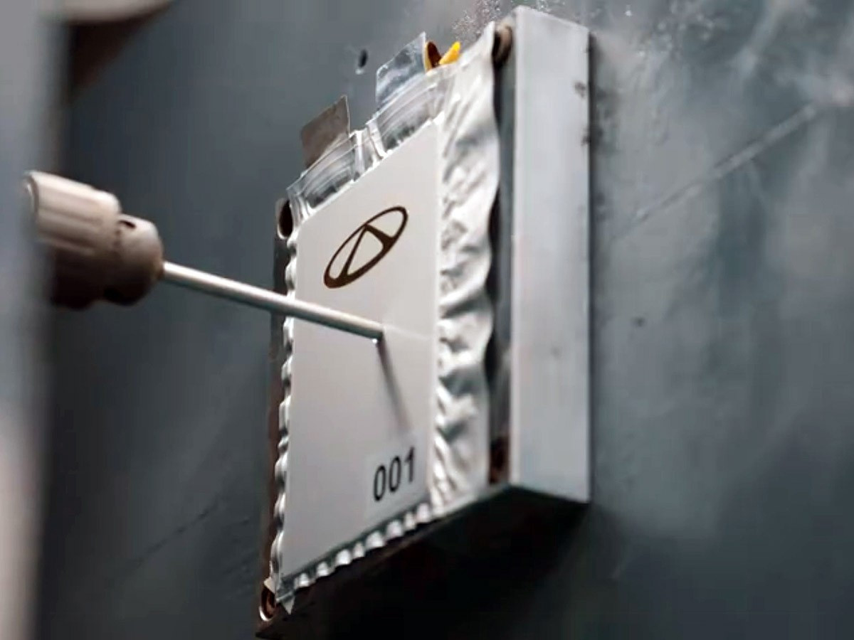 chery-solid-state-battery-penetration-test.jpg