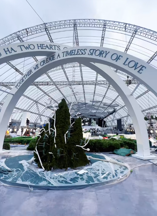 'Đám cưới hào môn' của Hoa hậu Đỗ Thị Hà: Dàn siêu xe tiền tỷ, làm lễ cưới lớn bậc nhất Quảng Trị - ảnh 5