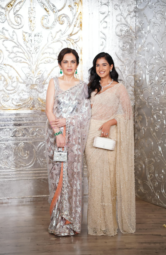 Vợ tỷ phú giàu nhất châu Á xách chiếc túi đính hơn 3.000 viên kim cương - ảnh 1