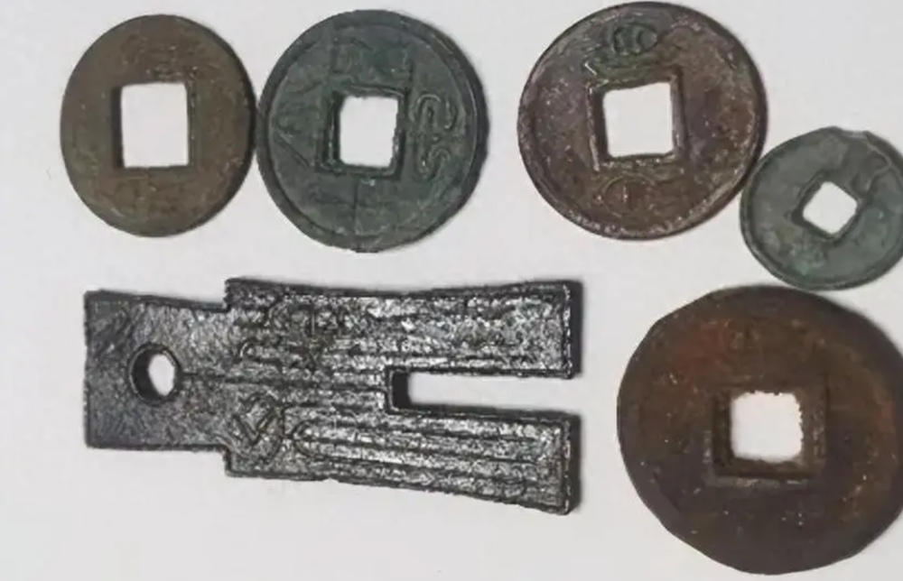 Bất ngờ phát hiện ‘ngân hàng dưới lòng đất’ chứa gần 500kg tiền cổ, ước tính trị giá gần 370 tỷ đồng - ảnh 2