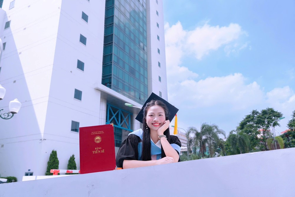 Tiến sĩ SN 2000 trẻ nhất Đại học Kinh tế Quốc dân: Thủ khoa xuất sắc của Thủ đô, nhận học bổng từ quỹ của tỷ phú Phạm Nhật Vượng - ảnh 3