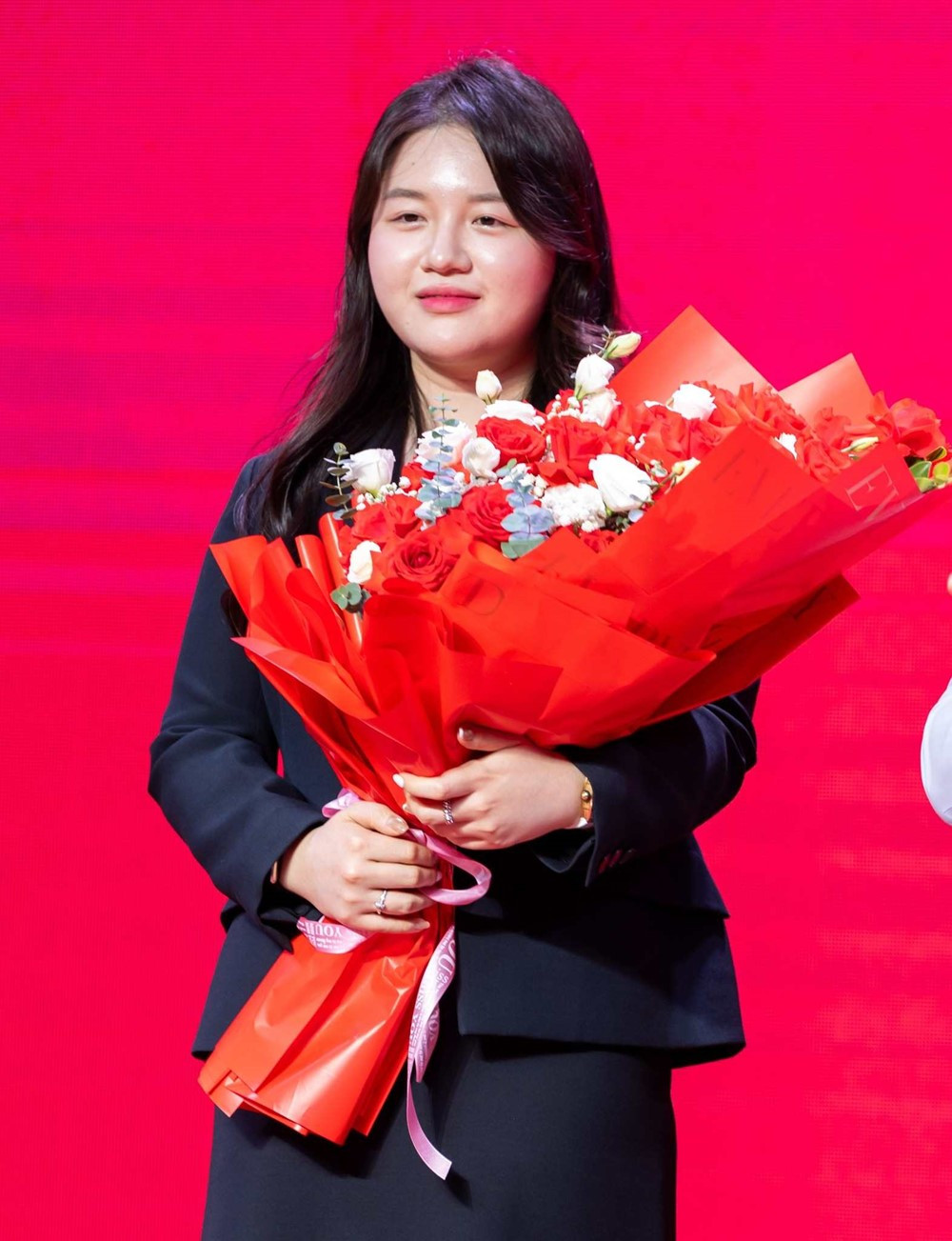 Nữ Chủ tịch 2001 trẻ nhất lịch sử bóng đá Việt Nam: Năm 20 tuổi làm Tổng Giám đốc, bố là doanh nhân nổi tiếng - ảnh 1