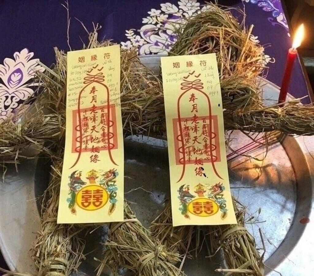 Bùa yêu được bán với giá 500.000 - 5.000.000 đồng buayeu1.jpg