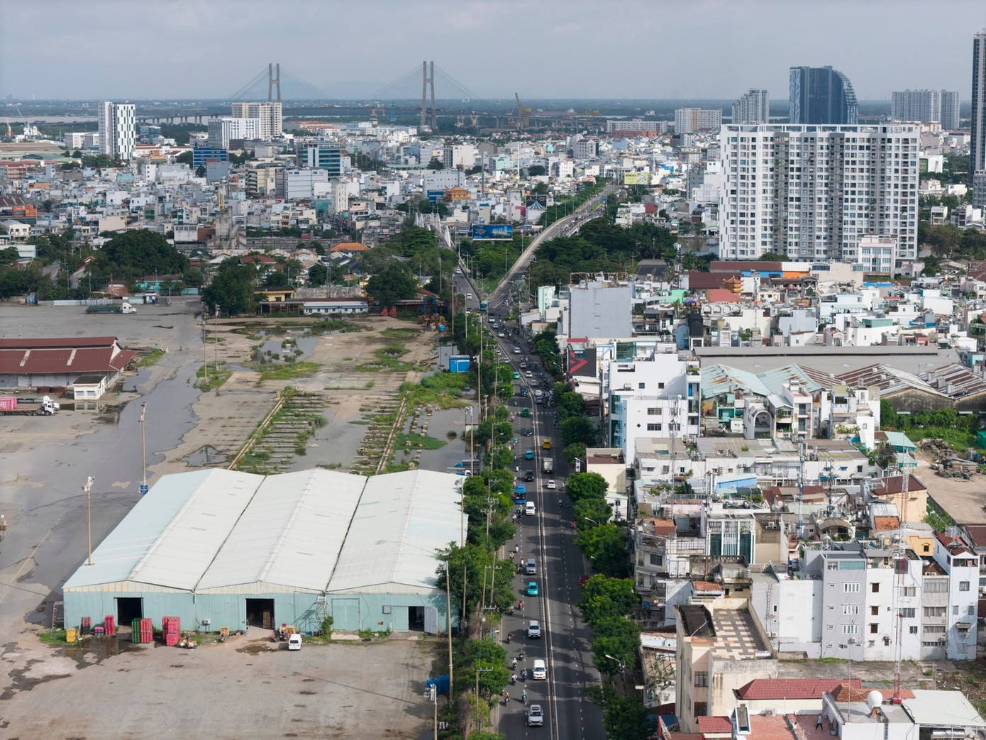 Một phần khu vực cảng Khánh Hội và tuyến đường Nguyễn Tất Thành. Ảnh: Duy Anh 1.jpg