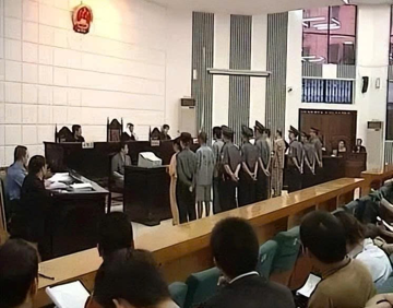 Tỷ phú bị đâm 14 nhát ngay trước cửa nhà, đám cưới biến thành đám tang gây chấn động giới kinh doanh