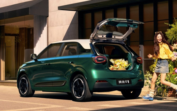 ‘Vua xe tải’ tại Việt Nam vừa mở bán mẫu hatchback giá chỉ 221 triệu: Đẹp ngang Suzuki Swift, đi một mạch từ Hà Nội đến Nghệ An mới phải sạc điện