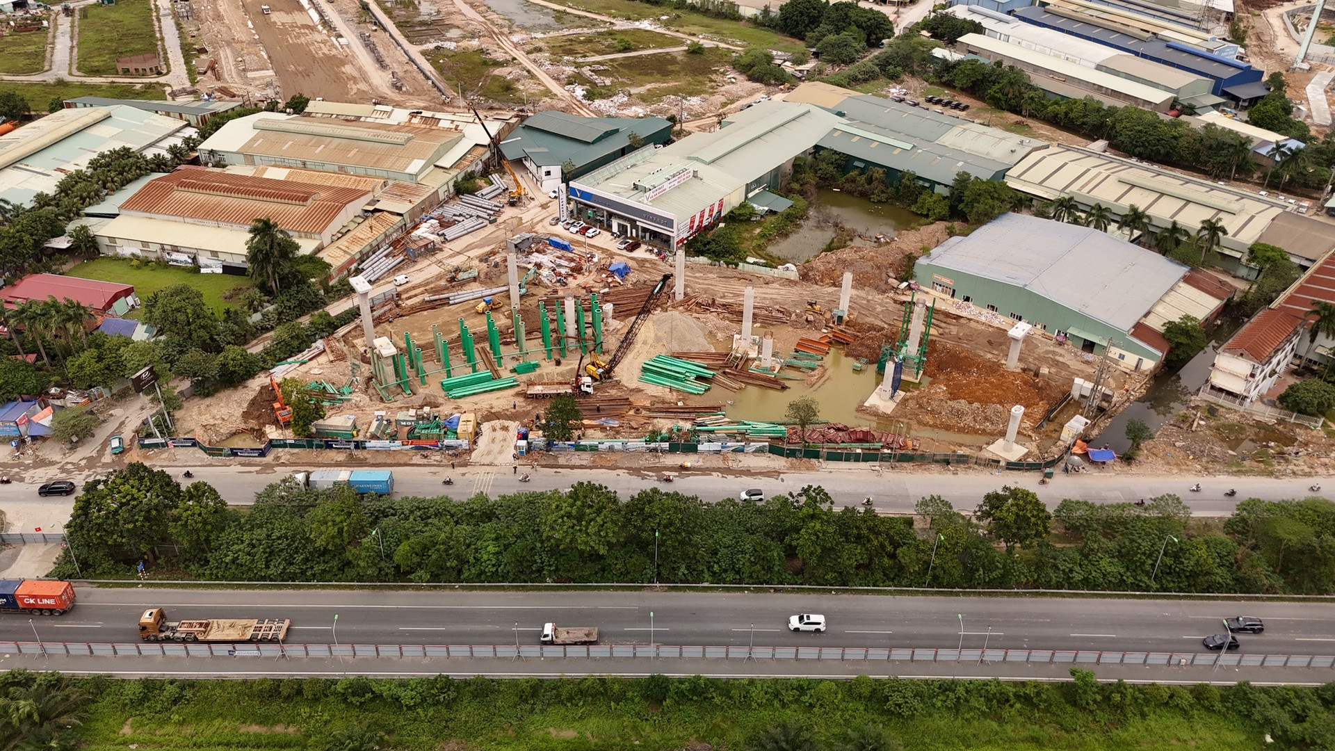 Nút giao 2.400 tỷ kết nối đường vành đai với đại lộ dài và đẹp nhất Việt Nam: Không khí thi công được đẩy mạnh, dự kiến hoàn thành trước hạn- Ảnh 7. Nút giao 2.400 tỷ kết nối đường vành đai với đại lộ dài và đẹp nhất Việt Nam: Không khí thi công được đẩy mạnh, dự kiến hoàn thành trước hạn- Ảnh 7.