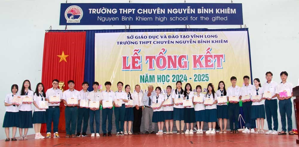 Ngôi trường chuyên duy nhất có 2 nữ sinh giành Quán quân Đường lên đỉnh Olympia, 'cái nôi' bồi dưỡng nhân tài của ĐBSCL - ảnh 2