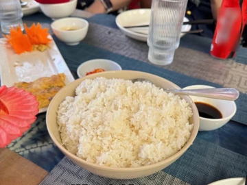 Khách Philippines ngạc nhiên khi bát cơm trắng ở Sa Pa chỉ 30.000 đồng, đủ cho 5 người ăn