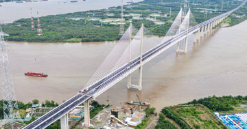 Sắp hoàn thành cây cầu dây văng có tĩnh không cao nhất Việt Nam