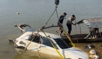 Tìm thấy chiếc xe Mercedes bị lũ cuốn trôi ở Thái Nguyên