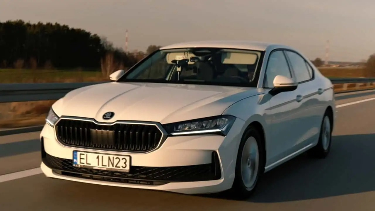 skoda-superb-lap-ky-luc-1.jpg