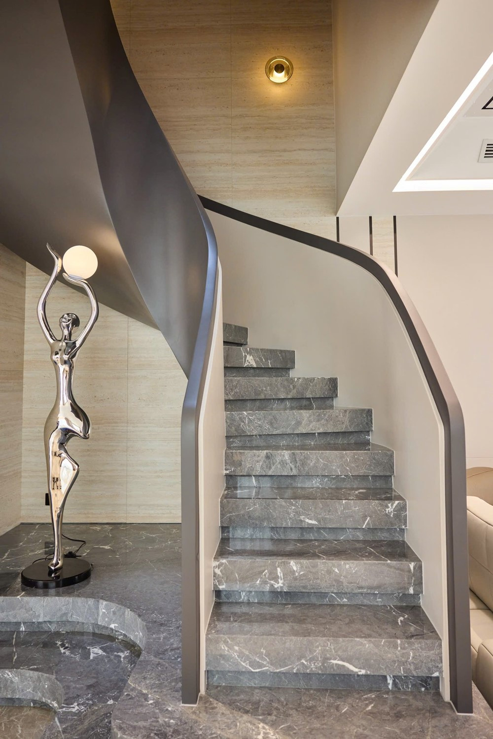 Tài sản của Đoàn Văn Hậu - Doãn Hải My sau 2 năm kết hôn: Tậu biệt thự hai mặt tiền trị giá 40 tỷ đồng, xế hộp hạng sang - ảnh 4