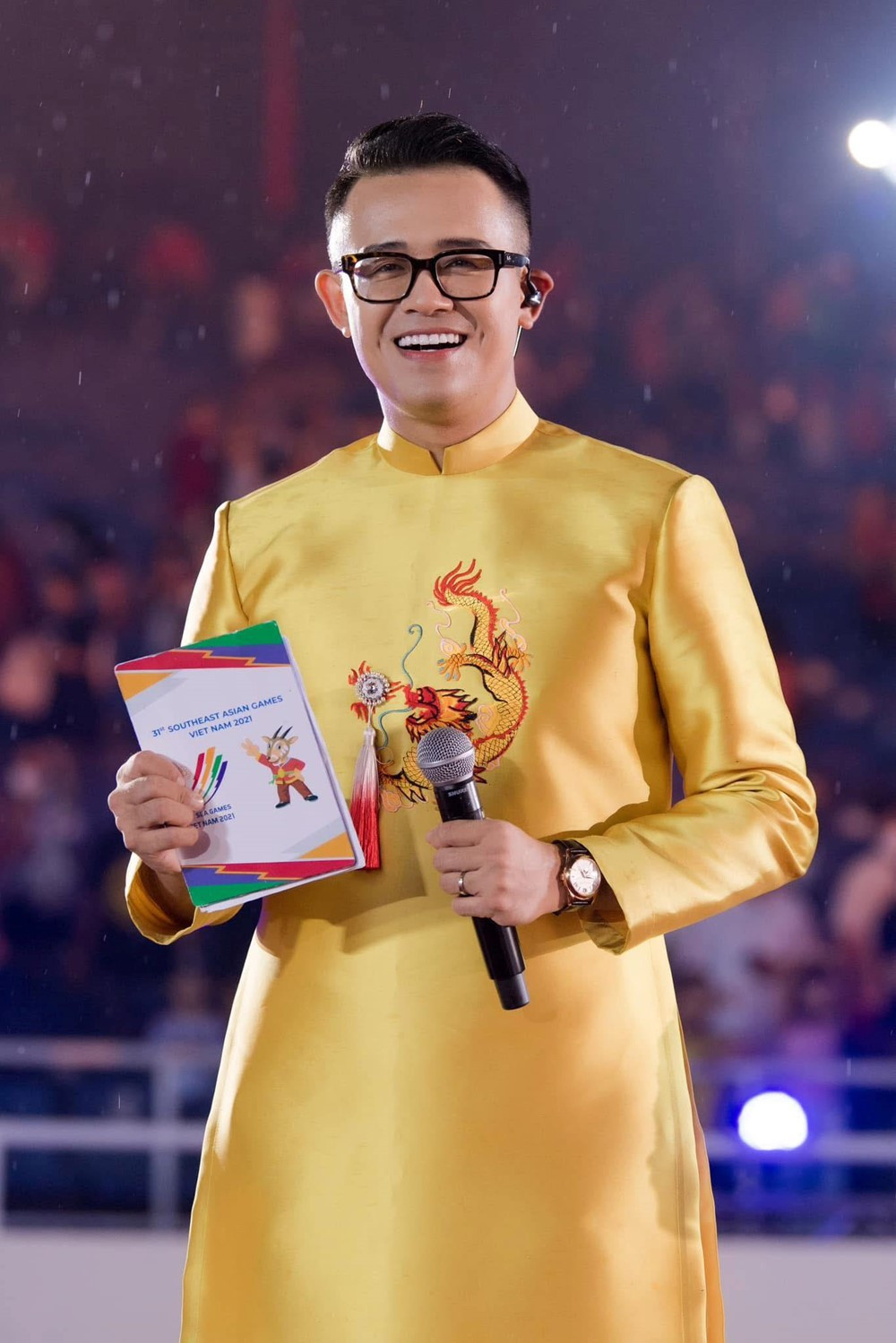 Chân dung MC dẫn Chung kết Olympia điểm cầu Huế: Có 'vía' đem Quán quân về chuyên Quốc học, học vấn siêu khủng, IELTS 8.5 - ảnh 3