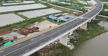 Cây cầu gần 700 tỷ nối đôi bờ tỉnh Ninh Bình đã hoàn thiện, tạo trục giao thông ven biển quan trọng