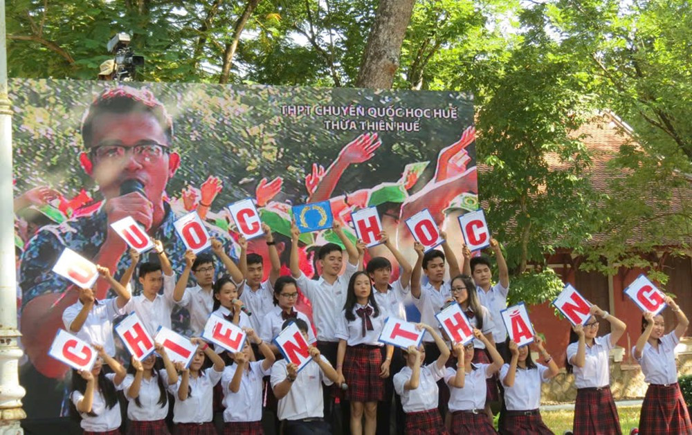 Chân dung MC dẫn Chung kết Olympia điểm cầu Huế: Có 'vía' đem Quán quân về chuyên Quốc học, học vấn siêu khủng, IELTS 8.5 - ảnh 2