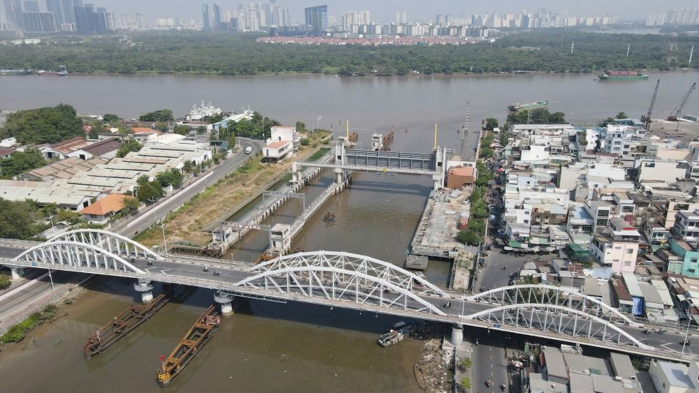 Gần 3.000 tỷ đồng mở rộng con đường kẹt xe nhất TP. HCM, thay thế cây cầu già 120 năm tuổi có từ thời Pháp thuộc- Ảnh 2.