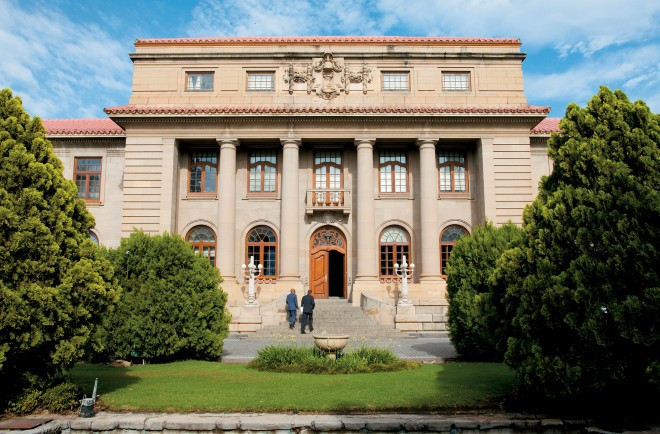 Quốc gia duy nhất có 3 thủ đô, sử dụng nhiều thứ tiếng nhất thế giới - ảnh 2